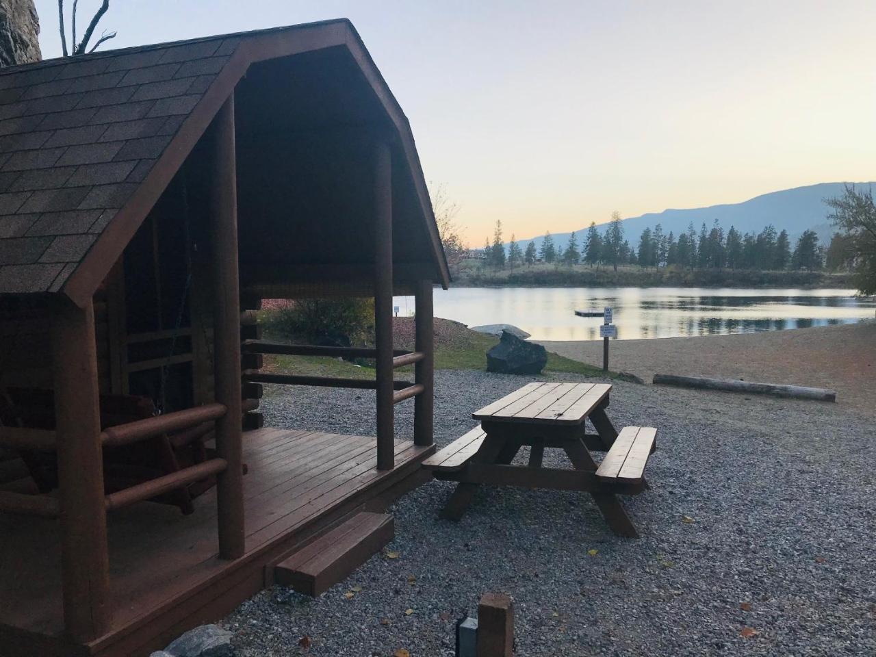 Gallagher Lake Parkbridge Hotel Okanagan-Similkameen Екстериор снимка